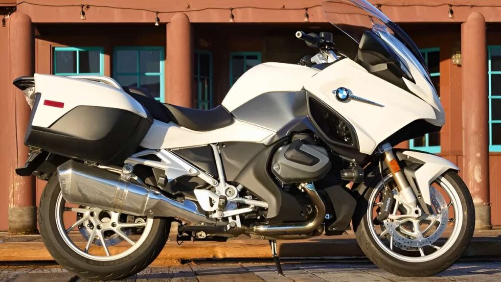 BMW R 1250 RT 2026 touring premium alemana con motor bóxer y tecnología avanzada